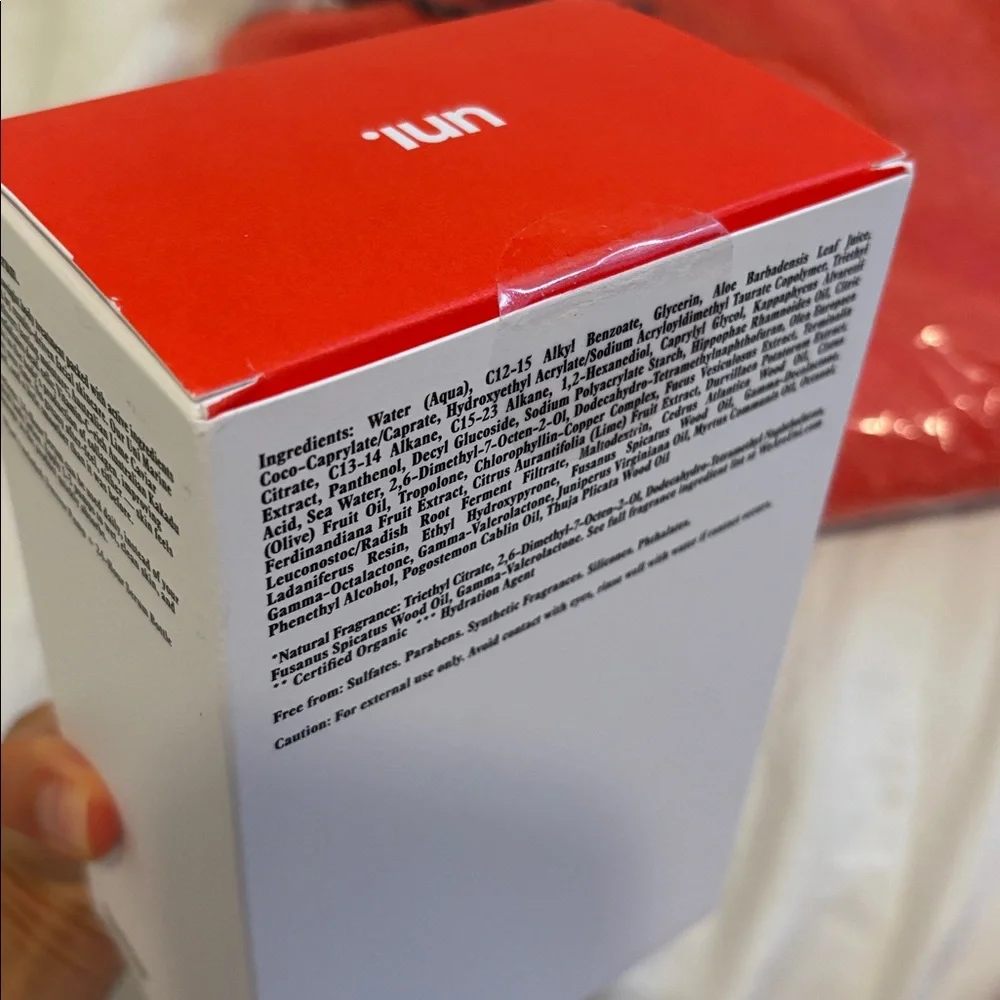 Uni 24 hour body serum
